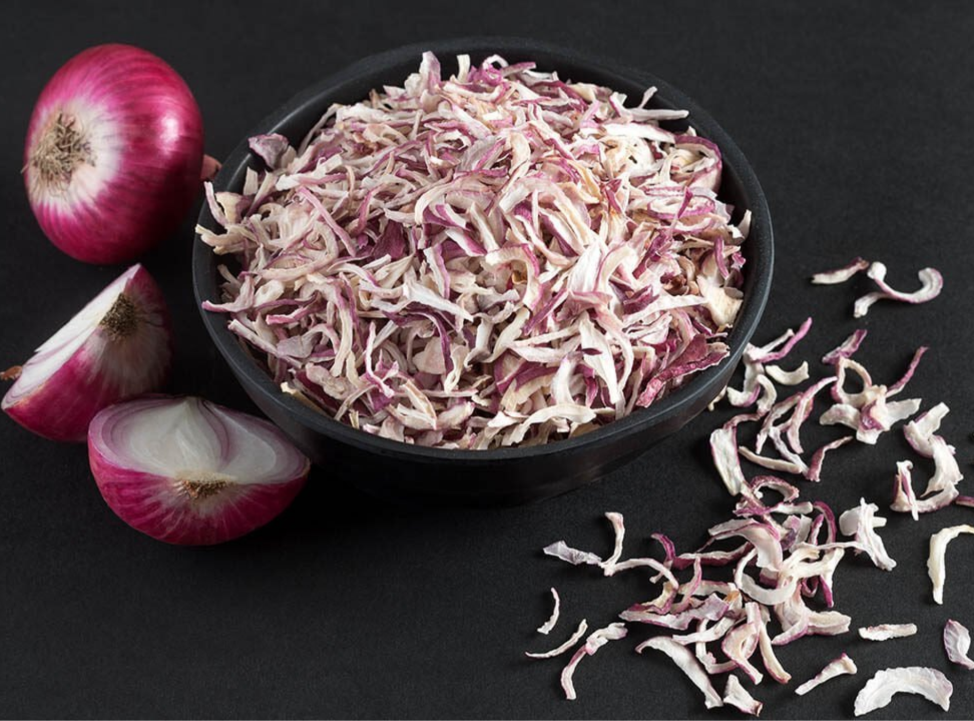 Dehydrated red onion flakes